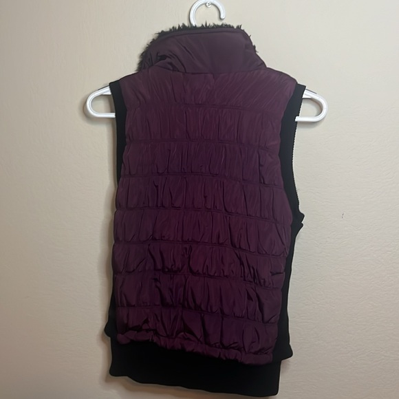 Calvin Klein Burgundy Faux Fur Vest - Size Small - Picture 3 of 3